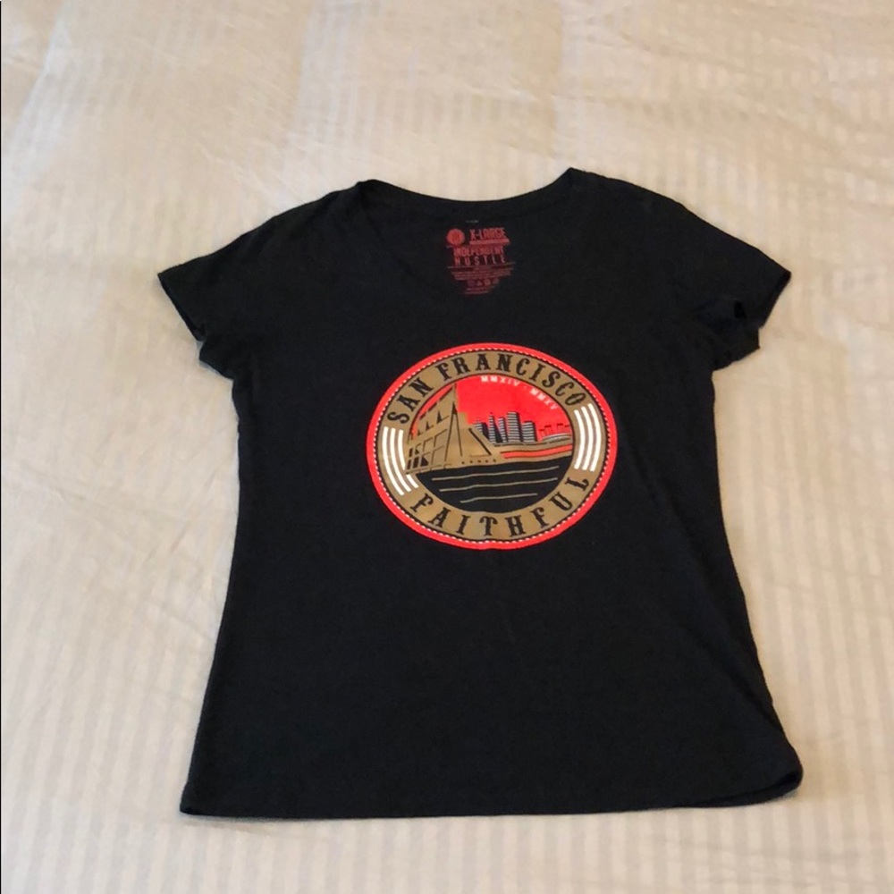 49ers women’s xlarge v-neck T-shirt